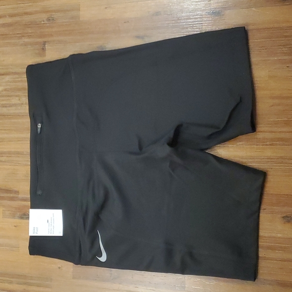 NWT Women's Nike Fast Shorts - Picture 2 of 8